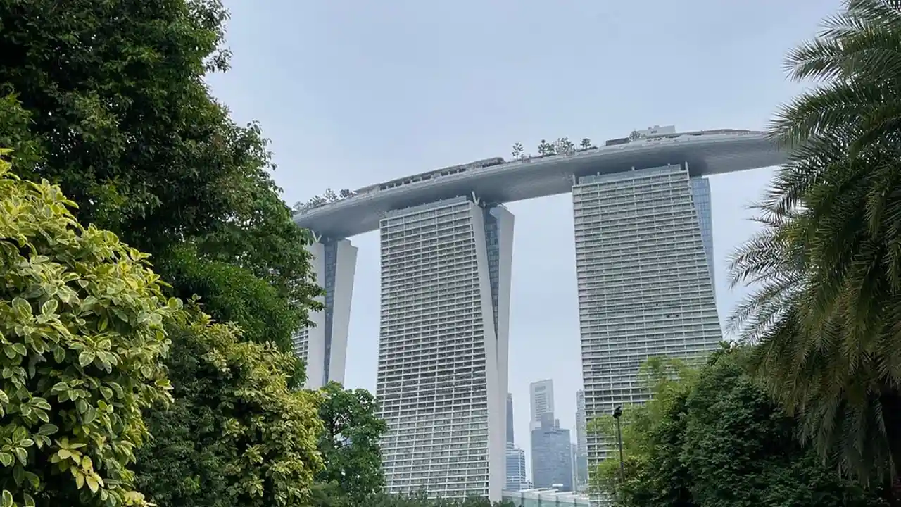 老师跟学生晚上偷偷聊暧昧怎么办